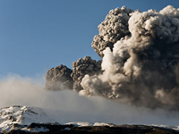 volcano-erupts-in-iceland-004
